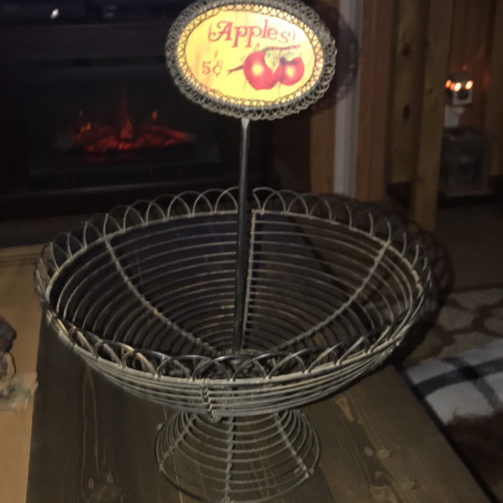 Home interior wire fruit basket
